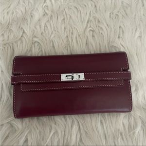 Gently used leather Hermes wallet🤩